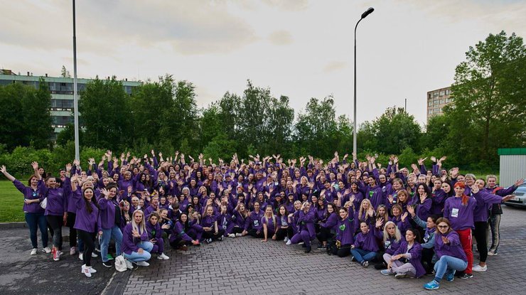 Фото: в Буковеле собрали 350 женщин для прохождения стратегически важной миссии