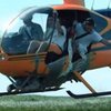 Известный блогер примотал человека на скотч к вертолету и взлетел в воздух 