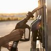 Цены на бензин разрешили поднять выше 30 гривен