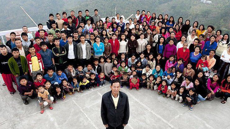 Общее фото самой большой семьи в мире
