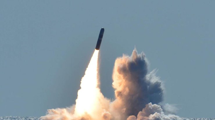 Запуск межконтинентальной ракеты