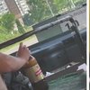 В Киеве водитель маршрутки пил пиво за рулем (видео) 