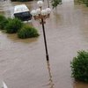 Автомобили по крышу в воде: улицы Керчи затопило (видео) 