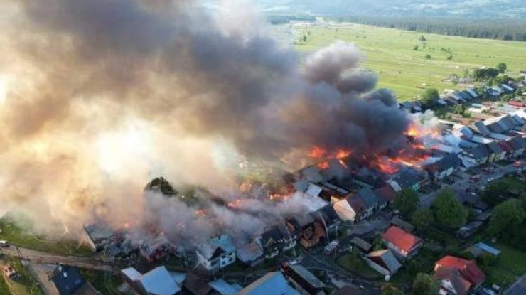 Фото: пожар в Польше / twitter.com/lalaposz23