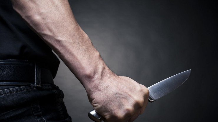 Мужчина заколол себя ножом/ Фото: tulasmi.ru