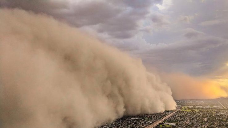 Пылевое облако из Сахары/ Фото: readok.info