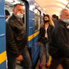 Мужчина упал на рельсы: в Киеве остановилось движение метро на "синей" ветке