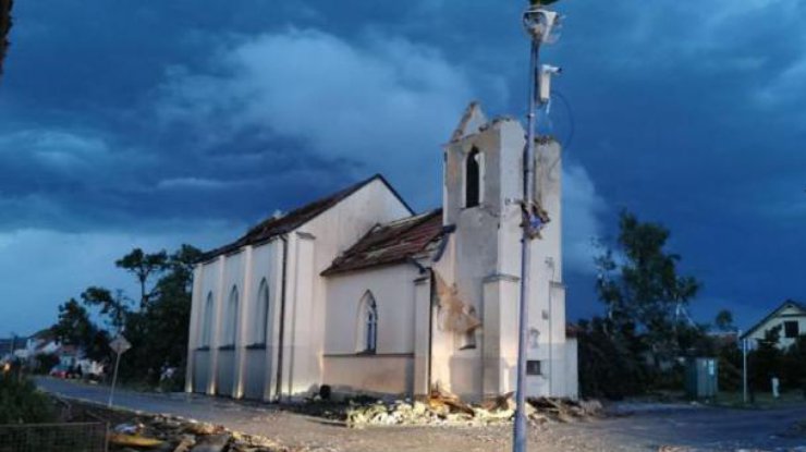 Фото: торнадо в Чехии / "Чешское телевидение"