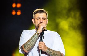 Фанатка Басты устроила истерику и "прославилась" на всю Украину (видео 18+)