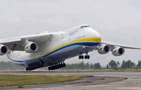 Украинский самолет "Мрия" сдул забор на авиабазе британских ВВС (видео)