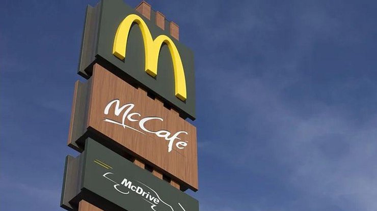 Мужчина устроил погром в McDonald's/ Фото: rbc.ua