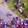 Массовый завал велосипедистов на "Тур де Франс": спортсмены получили жуткие травмы 