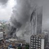 Жуткий пожар в центре Лондона: фото и видео инцидента 