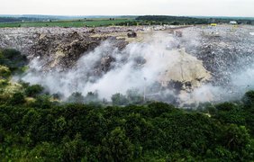 Пожар на свалке/ Фото: facebook.com/DSNSTERNOPIL