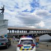 В Киеве экстренно перекрыли мост Метро: что было найдено 