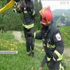 Гасіння пожежі на гірському схилі: рятувальники Прикарпаття влаштували екстремальні змагання