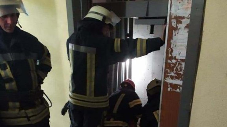 В лифте находился мужчина / Фото: dsns.gov.ua 