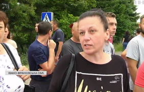 Протест на Прикарпатті: селяни зупинили рух на трасі