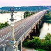 В Киеве на мосту Патона струится водопад: что произошло (видео)