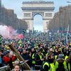 Во Франции вспыхнули протесты против COVID-паспортов (видео)