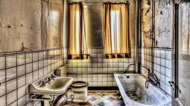 Женщина застряла в ванной комнате / Фото: Pixabay