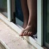 В Бердянске 50-летняя женщина выпрыгнула из окна