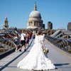Свадьба в пандемию: дизайнер сделал платье из масок 
