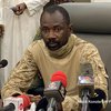 На президента Мали напали с ножом во время молитвы в мечети
