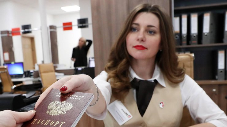 Российские паспорта получили 470 тыс. жителей Донбасса