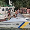 Украинские пограничники арестовали корабль-нарушитель в реке (фото)