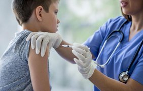 COVID-вакцинация: когда в Украине начнут прививать детей