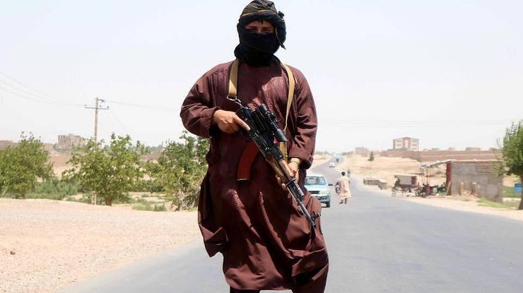 Талиб на дороге в Афганистане
