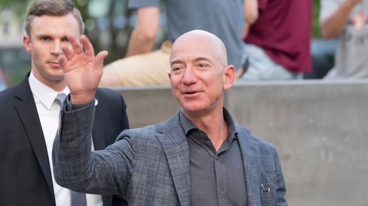 Джефф Безос заработал на Amazon 203 миллиарда долларов