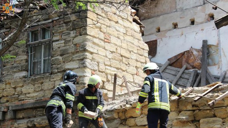 В Одессе рухнул дом / Фото: facebook.com/DSNSODE