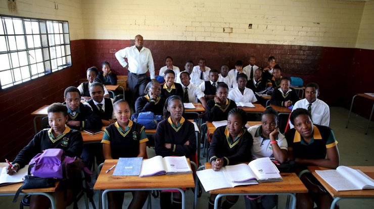 Школа в Африке/ Фото: newtonew.com
