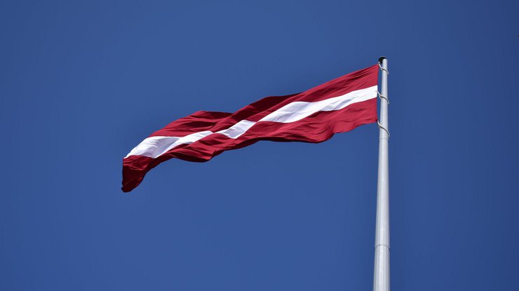 Флаг Латвии / Фото: Pexels