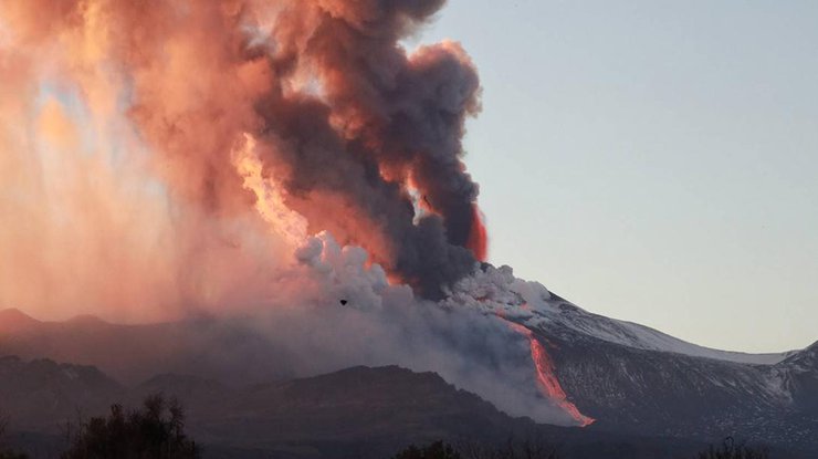 Извержение Этны вызвало сейсмическую активность/ фото: РБК