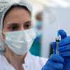 В Германии медсестра полтора месяца колола физраствор вместо вакцины