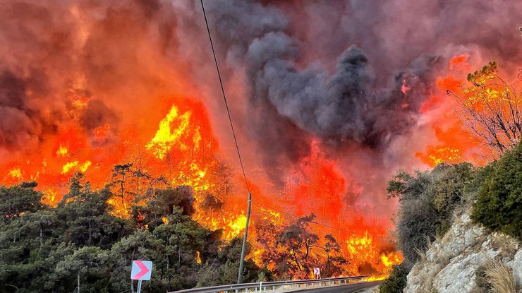 Площадь пожаров достигла 160 тысяч гектаров/ фото: Sky News