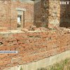 В гірському селі на Прикарпатті розсипається недобудована школа