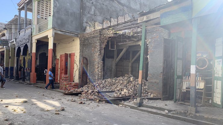 Фото: землетрясение на Гаити / twitter.com/JCOMHaiti