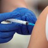Тысячи украинцев вакцинировались от коронавируса в День Независимости 