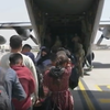 Біля аеропорту Кабулу смертник підірвав себе у натовпі