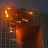 В Китае вспыхнул небоскреб (видео) 