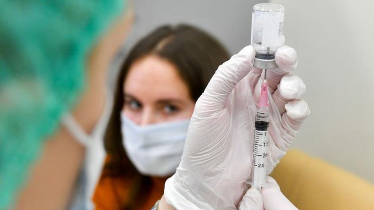 Украинцев вакцинировали тремя разными способами/ фото: slovoidilo.ua