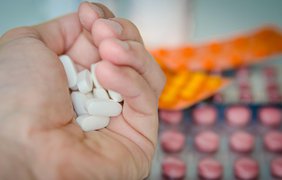 В Украине запретили продажу лекарств детям до 14 лет