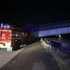 Пешеходный мост рухнул на автомобили: есть жертвы
