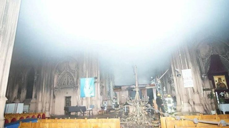 Фото: пожар в Костеле святого Николая 