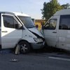 Под Киевом столкнулись фура и два микроавтобуса