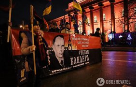 В Киеве прошло факельное шествие в честь дня рождения Степана Бандеры (видео)